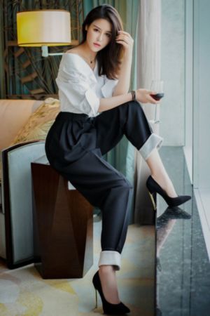 日本人妻巨大乳挤奶水_HD视频大全